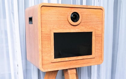 Vintage Pod - unlimited instant prints, wooden style photobooth