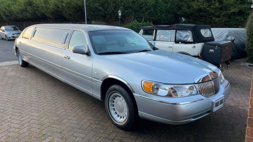 Silver Lincoln Town Car Classic Stretch