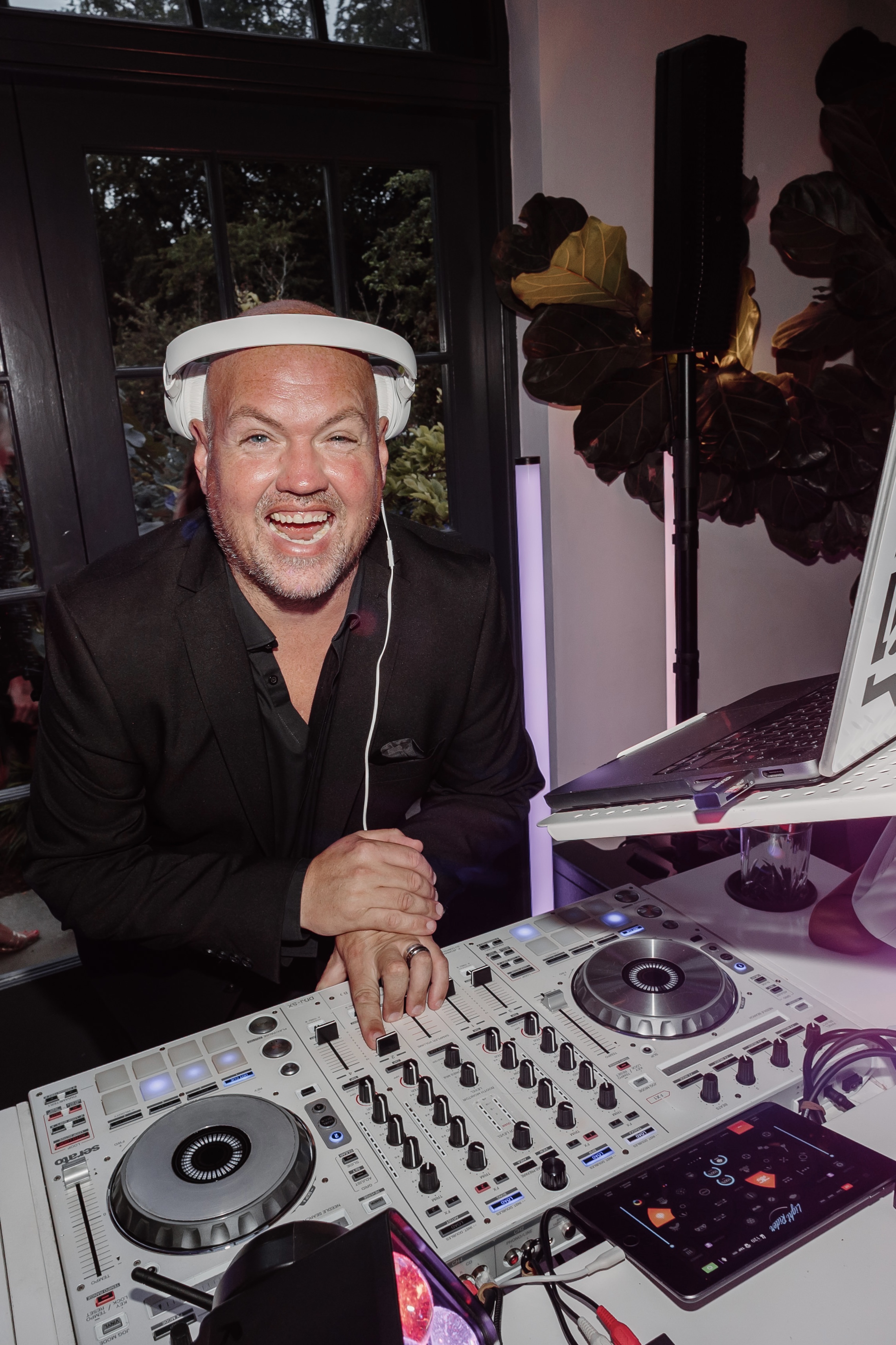 Top-Rated Wedding & Event DJ – Expert Mixing & Big-Night V