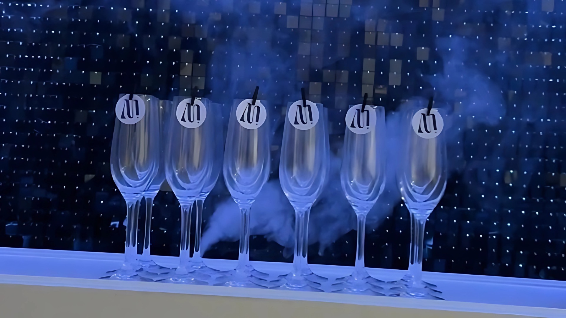 Bottomless Bubbly Bar with Customisable Screen