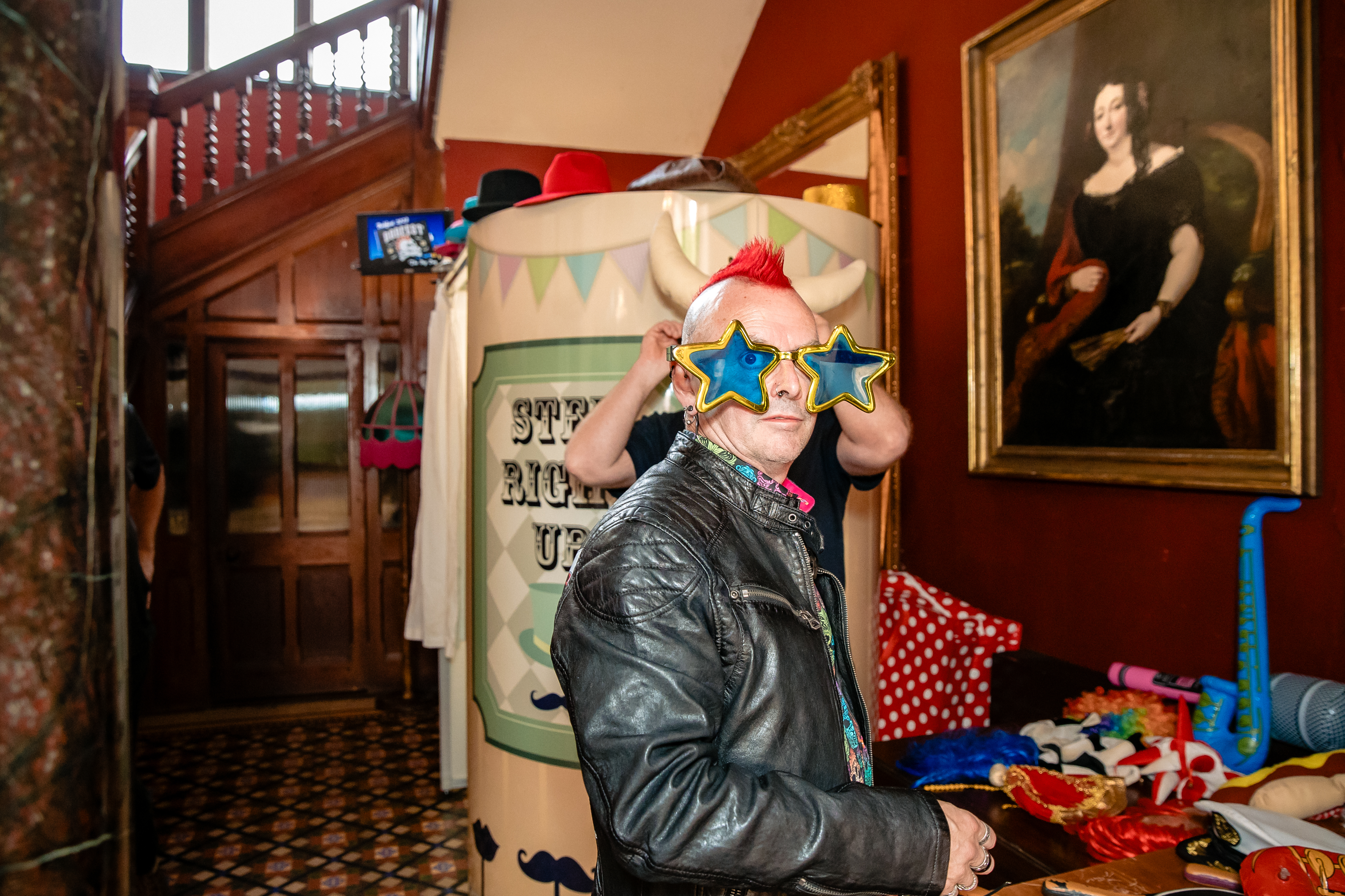 Enclosed Photo Booth with State-of-the-art Photographic Technology