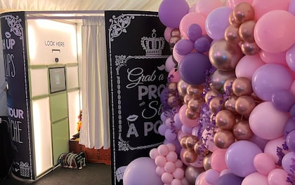 Capture Fun Filled Photos With Our Enclosed Oval Photobooth 