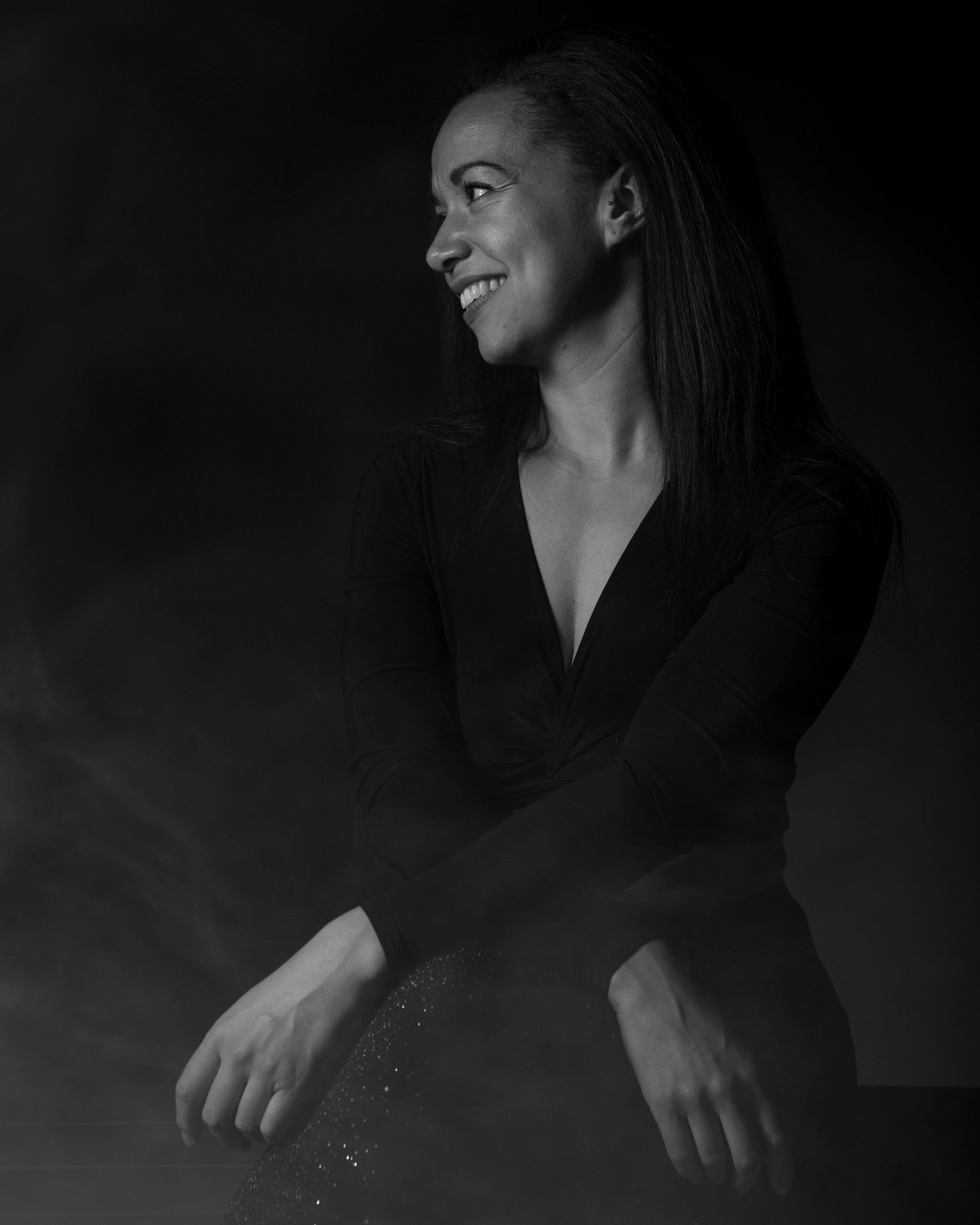 Laura T Music Fantastic Versatlie Solo Singer