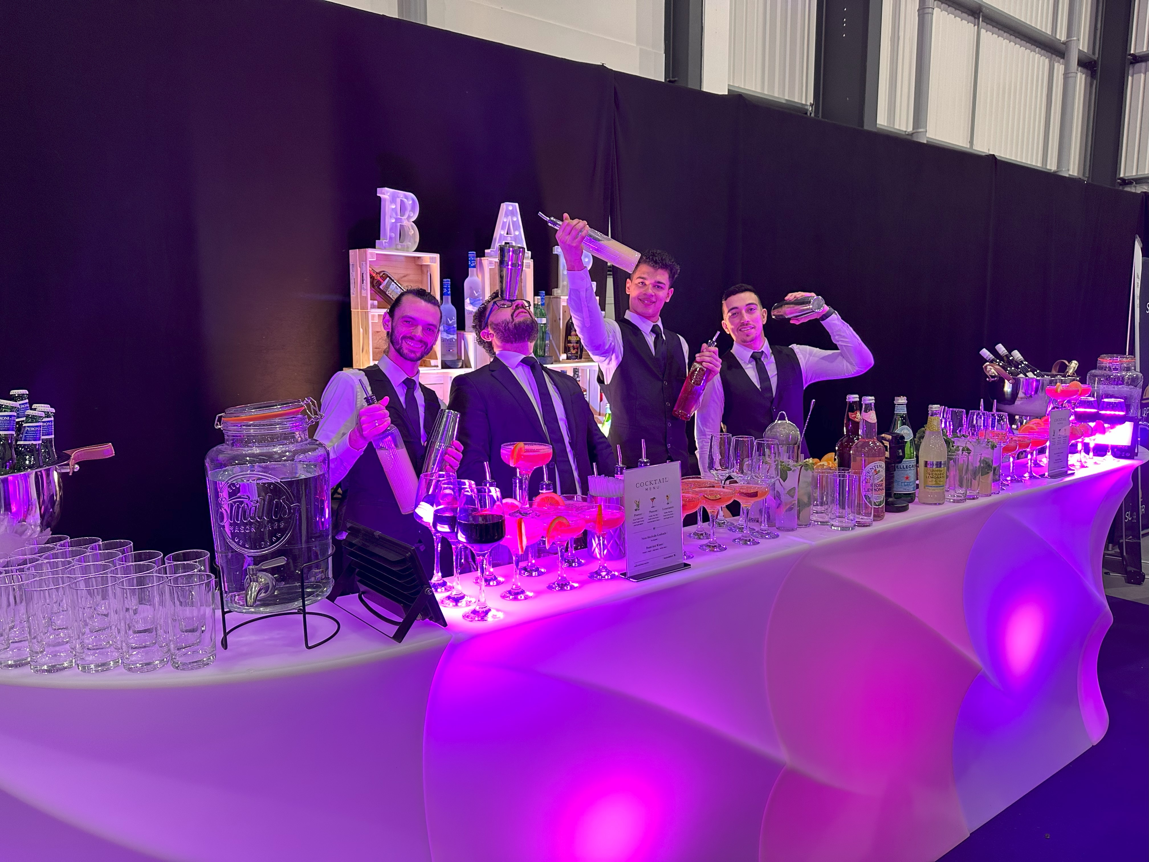 All-Inclusive LED Cocktail Bar 🥂