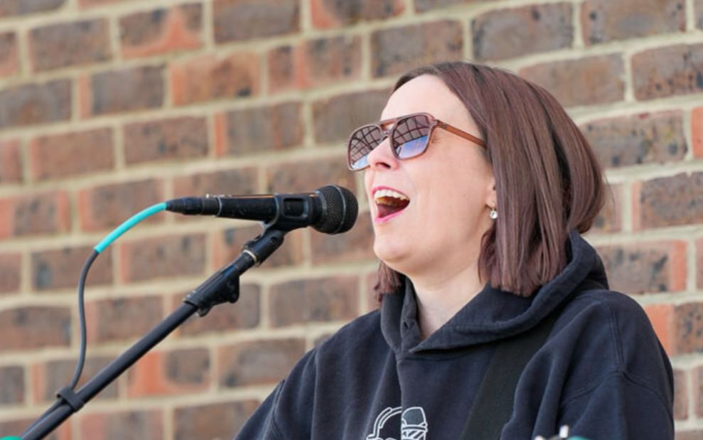 Honey Bee: Indie Anthems, Britpop Hits & Party Classics
