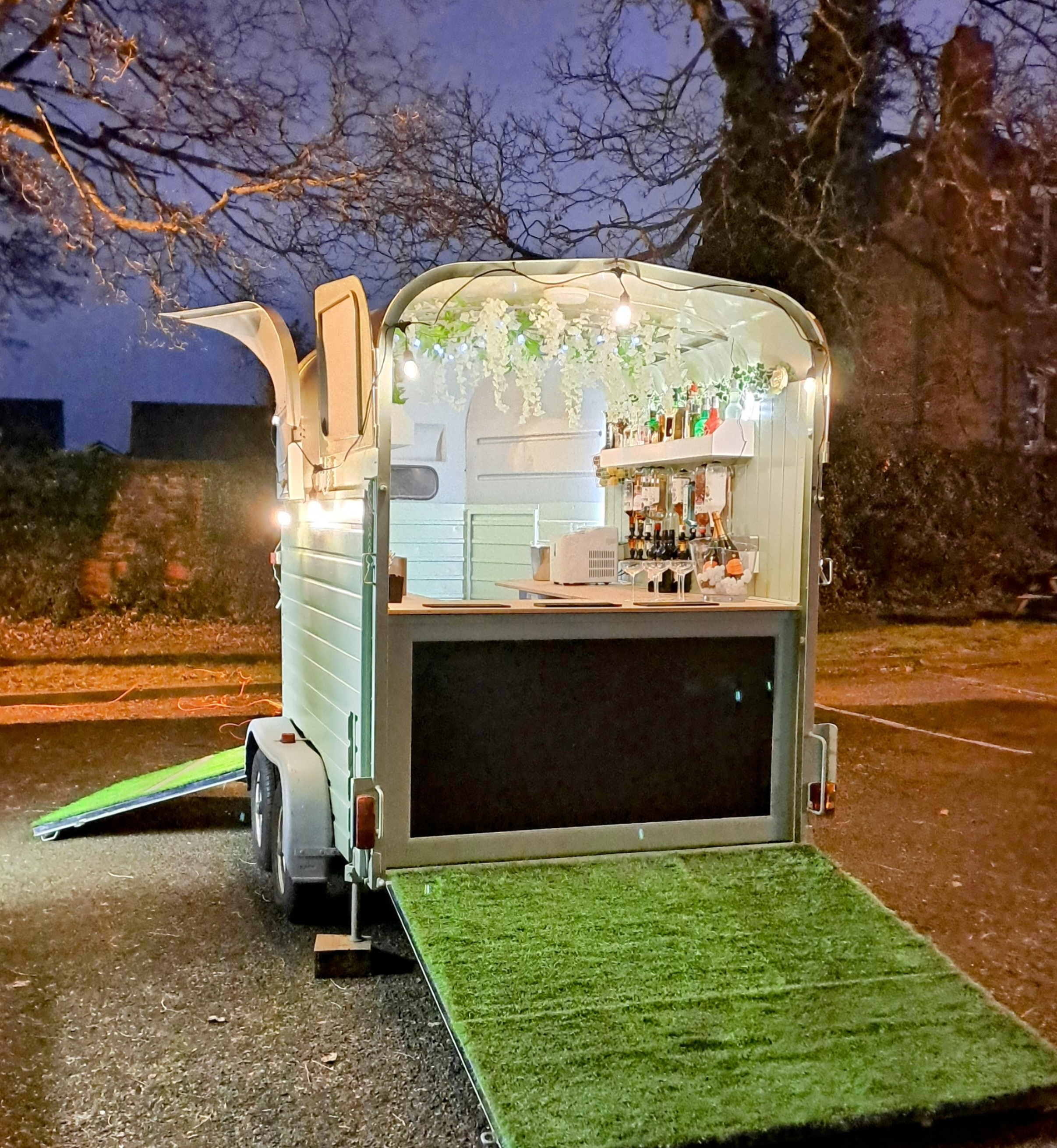 licensed & insured mobile bar. beer's,wines,cocktails,Spirits & fizz
