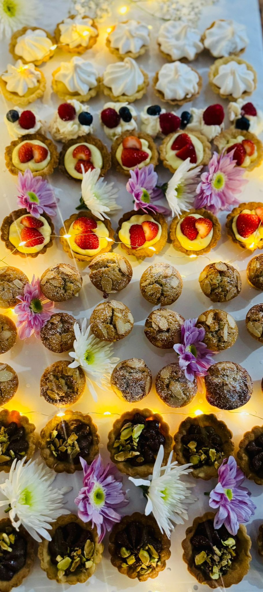 A Taste of Paris: Delicate Mini Patisseries for Every Occasion