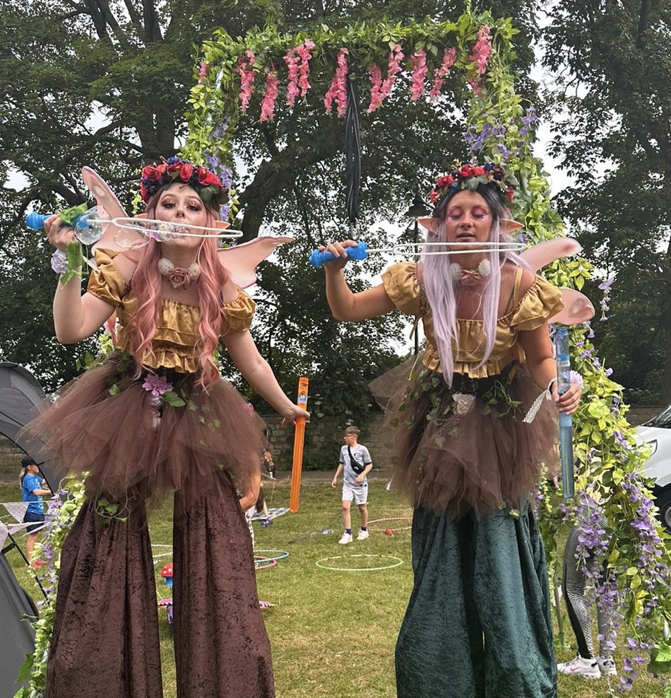 Interactive, Mesmerising & Fun Roaming Stilt Walker