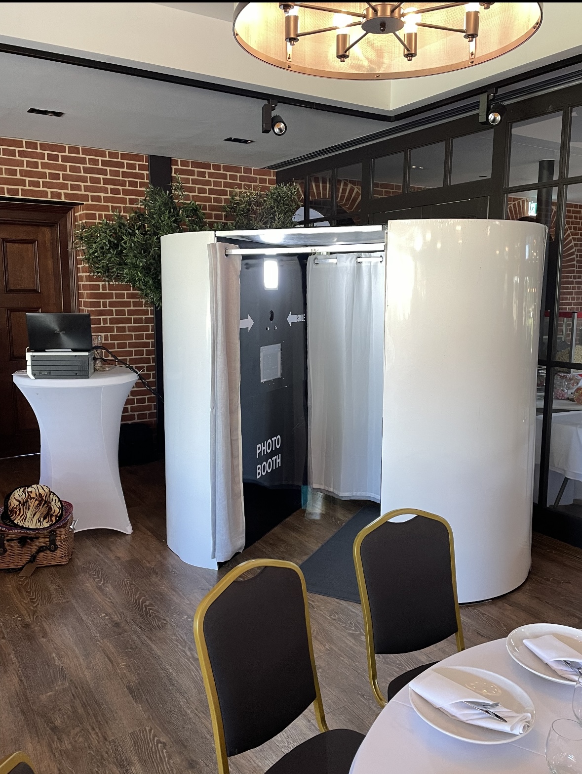 Capture & Celebrate Unforgettable Moments with our Enclosed Photobooth