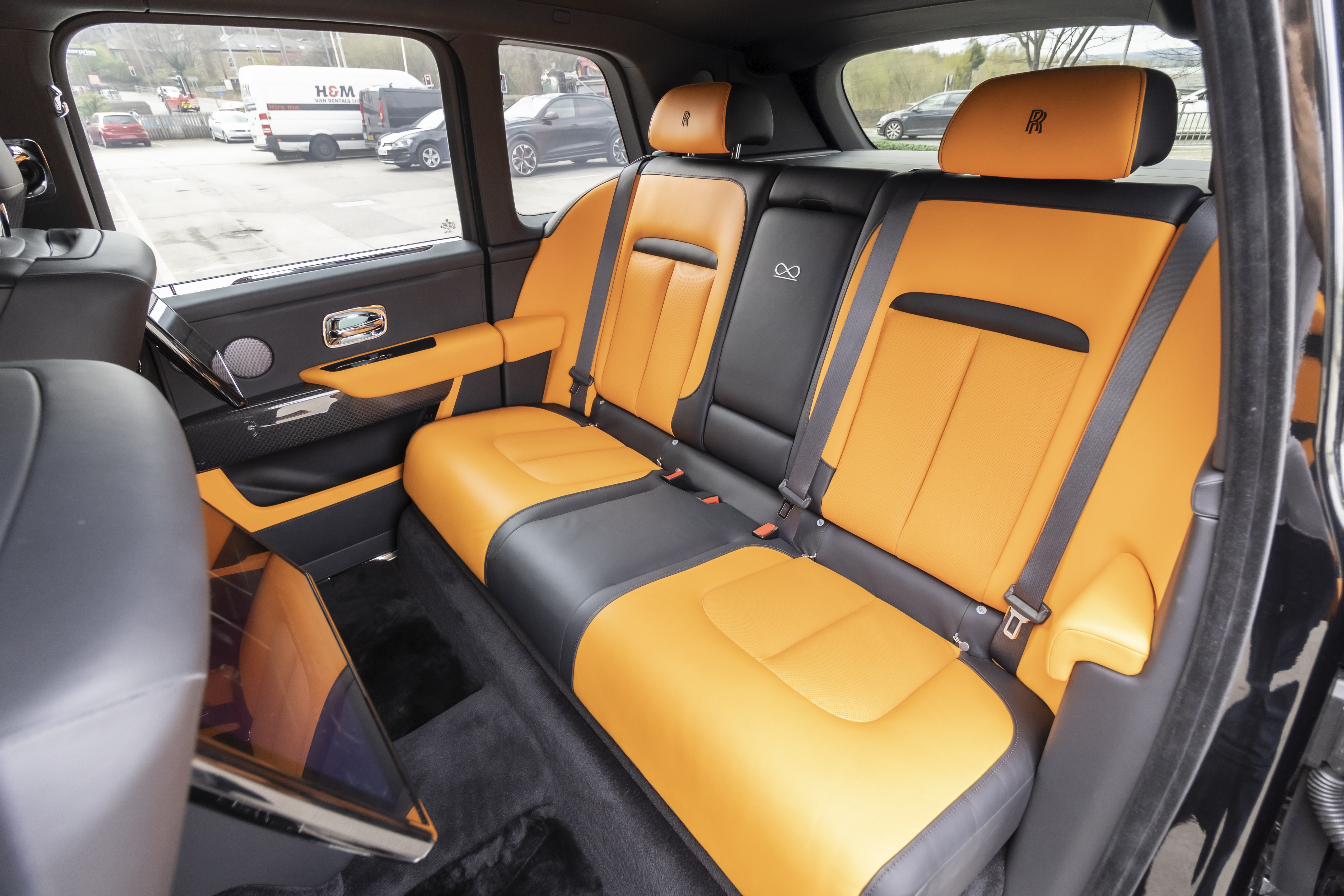 4x4 Luxury Black Rolls Royce Cullinan