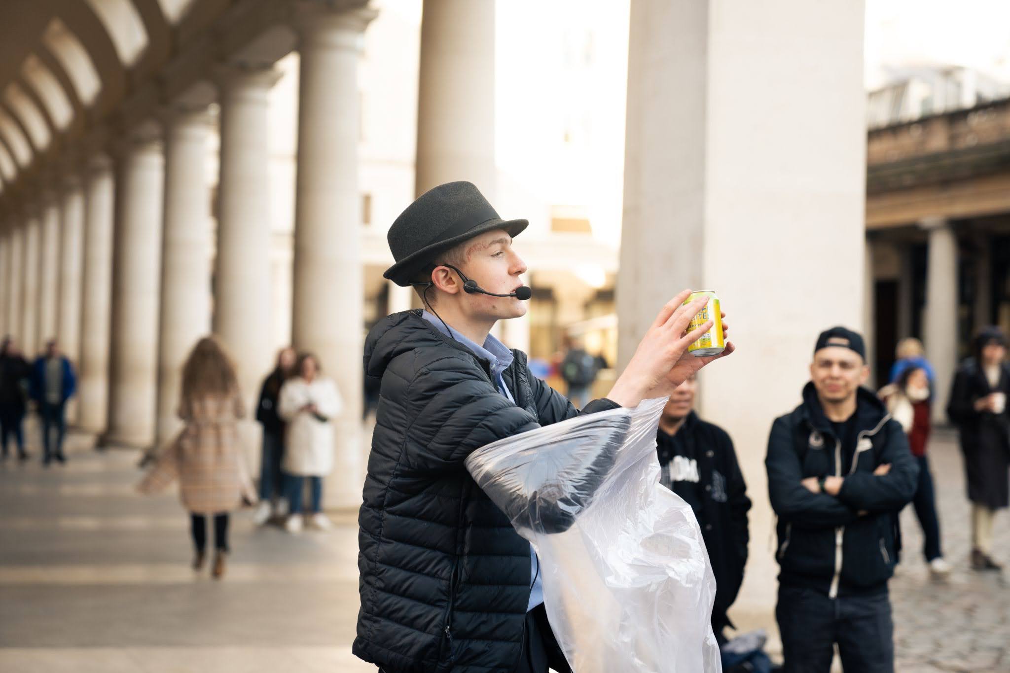 Award-Winning Magician Robbie Stevens