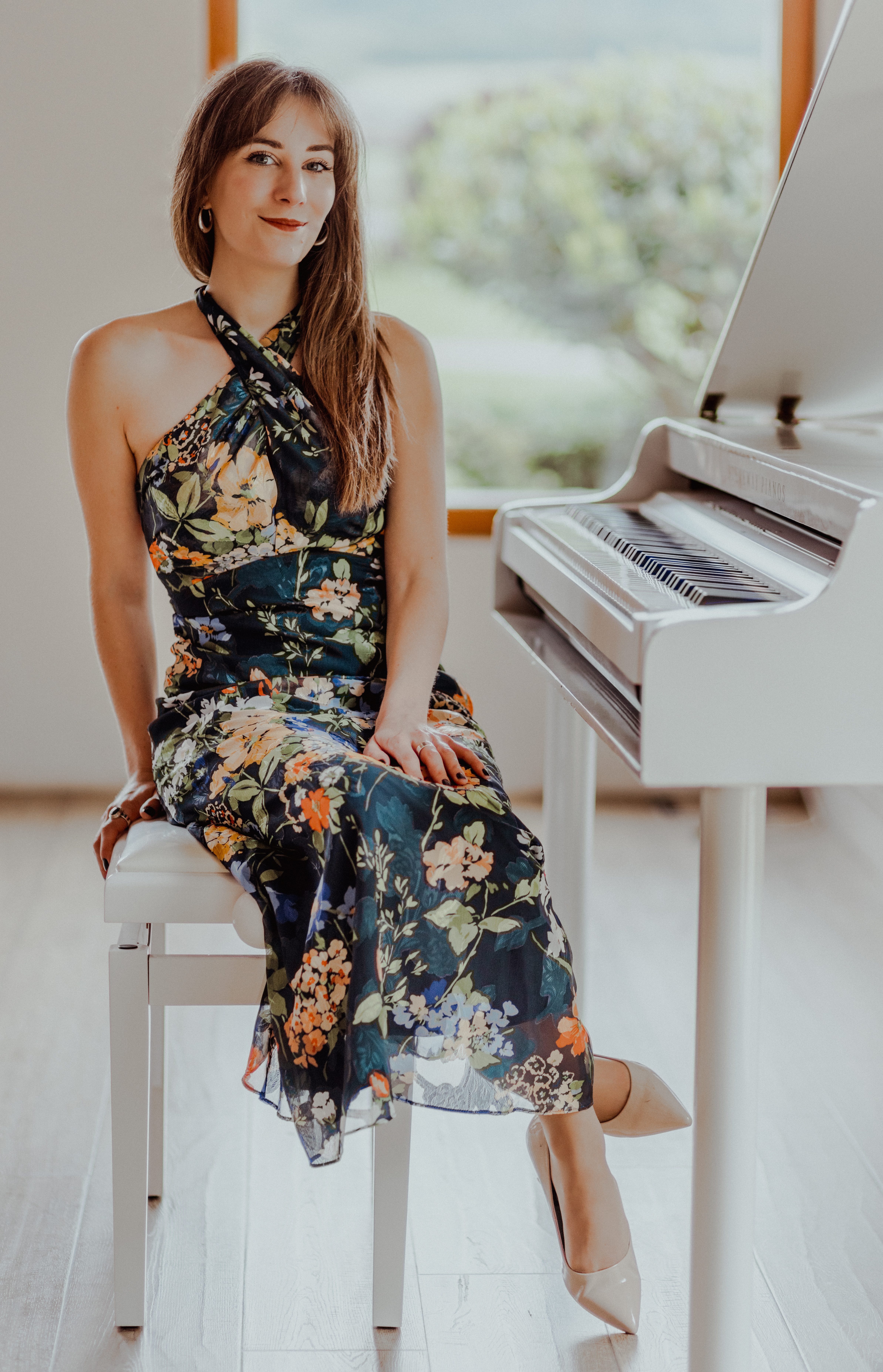 Elegant Live Piano Seamlessly Blending Classical & Contemporary