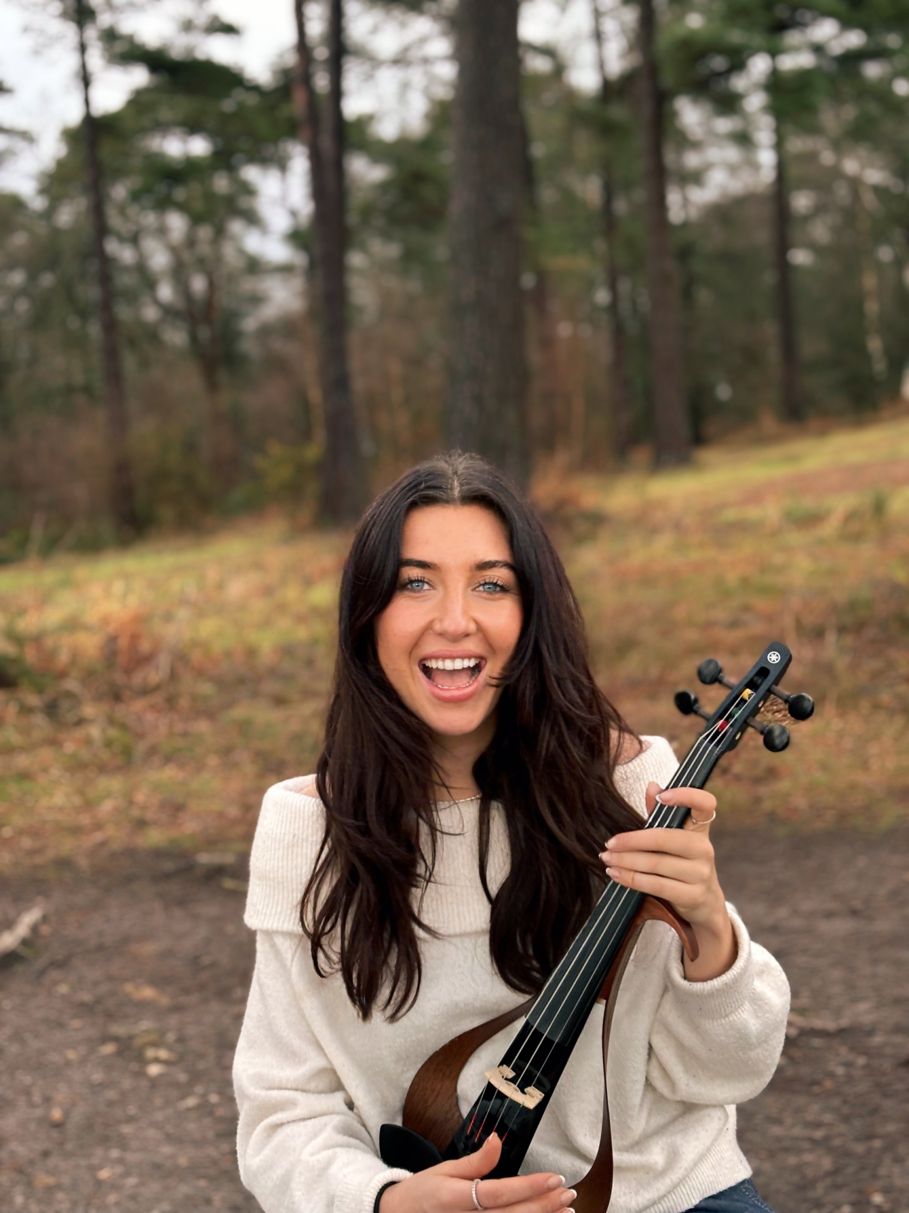 Professional Electric & Acoustic Violinist Octavia
