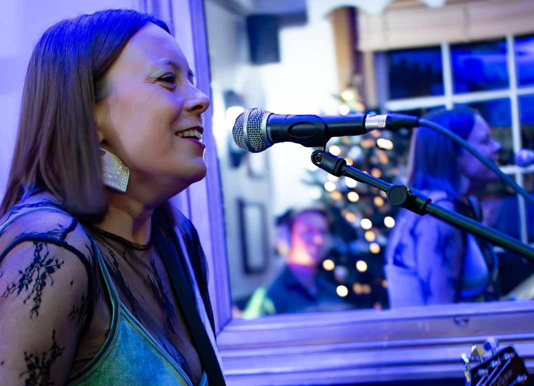 Honey Bee: Indie Anthems, Britpop Hits & Party Classics