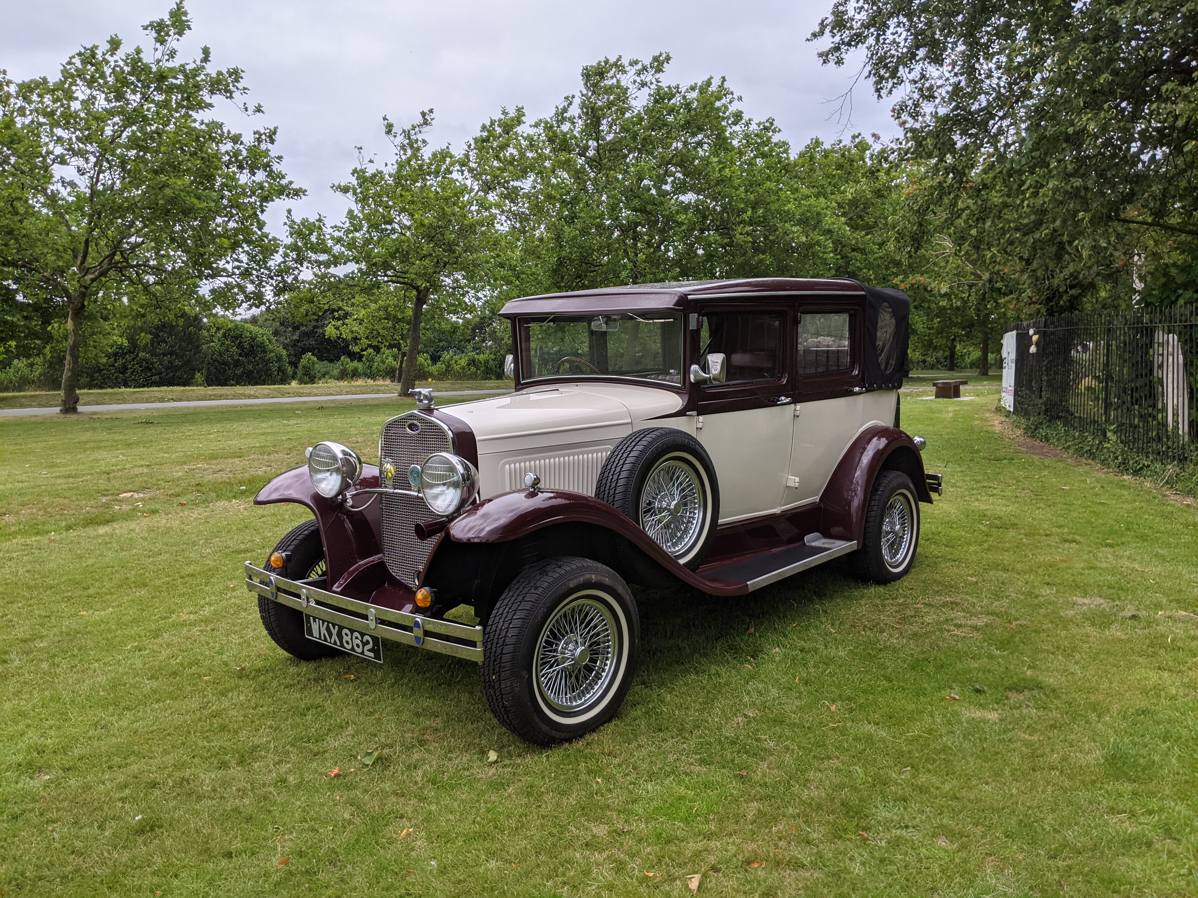 Vintage-Style Badsworth Landaulette