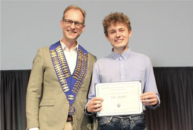 Award-Winning Magician Robbie Stevens