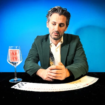 Jordan Waller – Close-up Magician