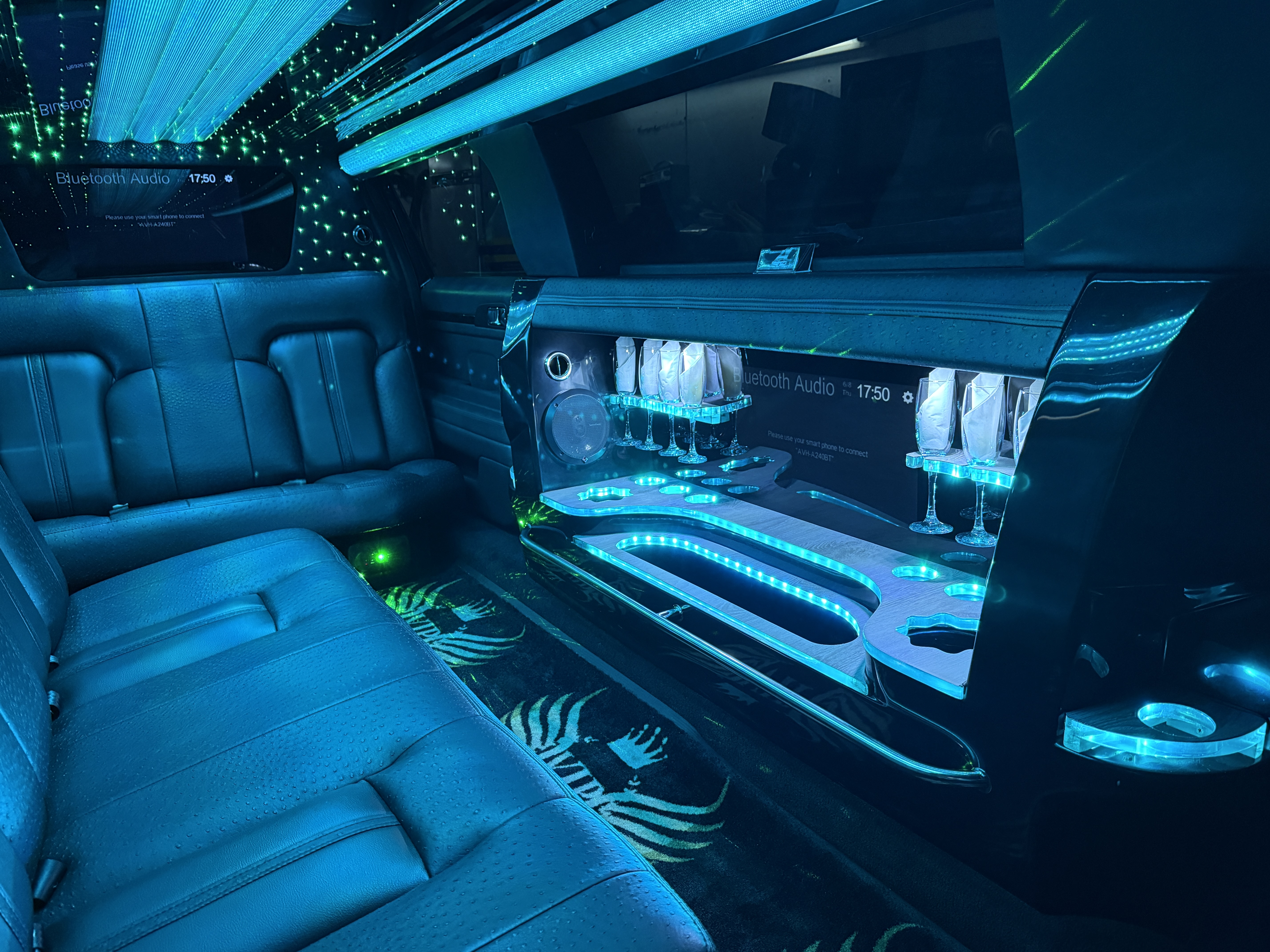 Arrive in Style - Lincoln MKT Stretch Limousine