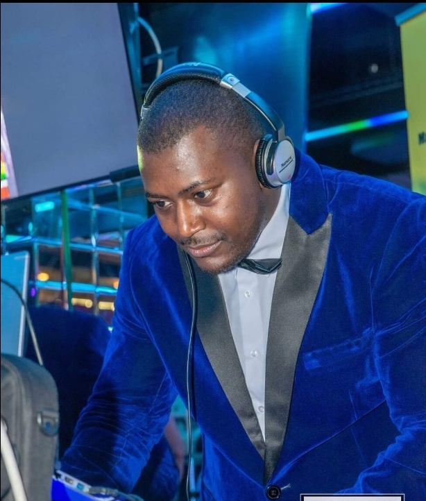 DJ Master D providing the finest Hip-Hop, R&B, UK Garage & Caribbean Music