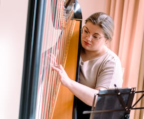 Professional Harpist Harriet Flather Play Music from All Genres