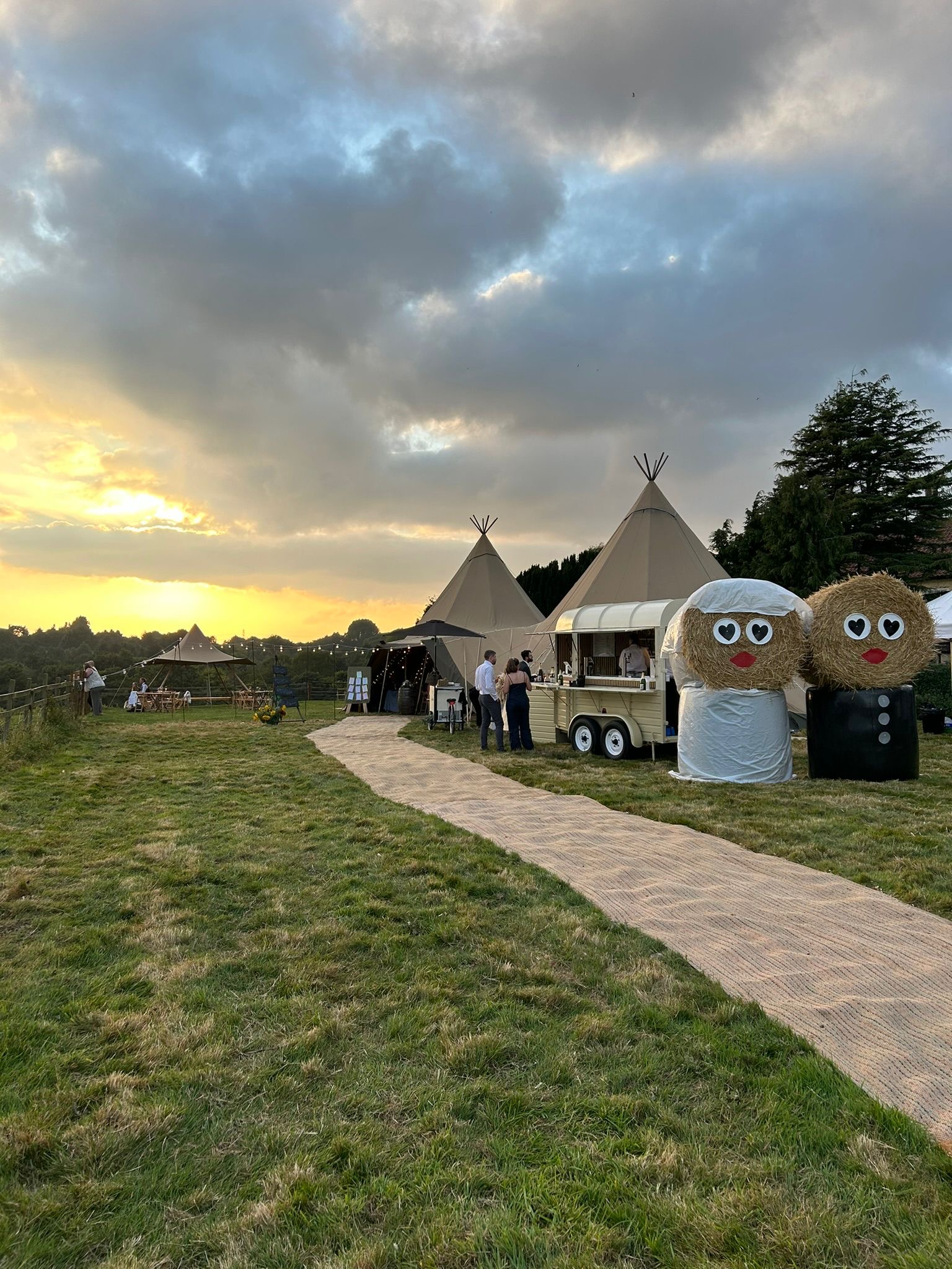 We Bring The Bar To You 🥂