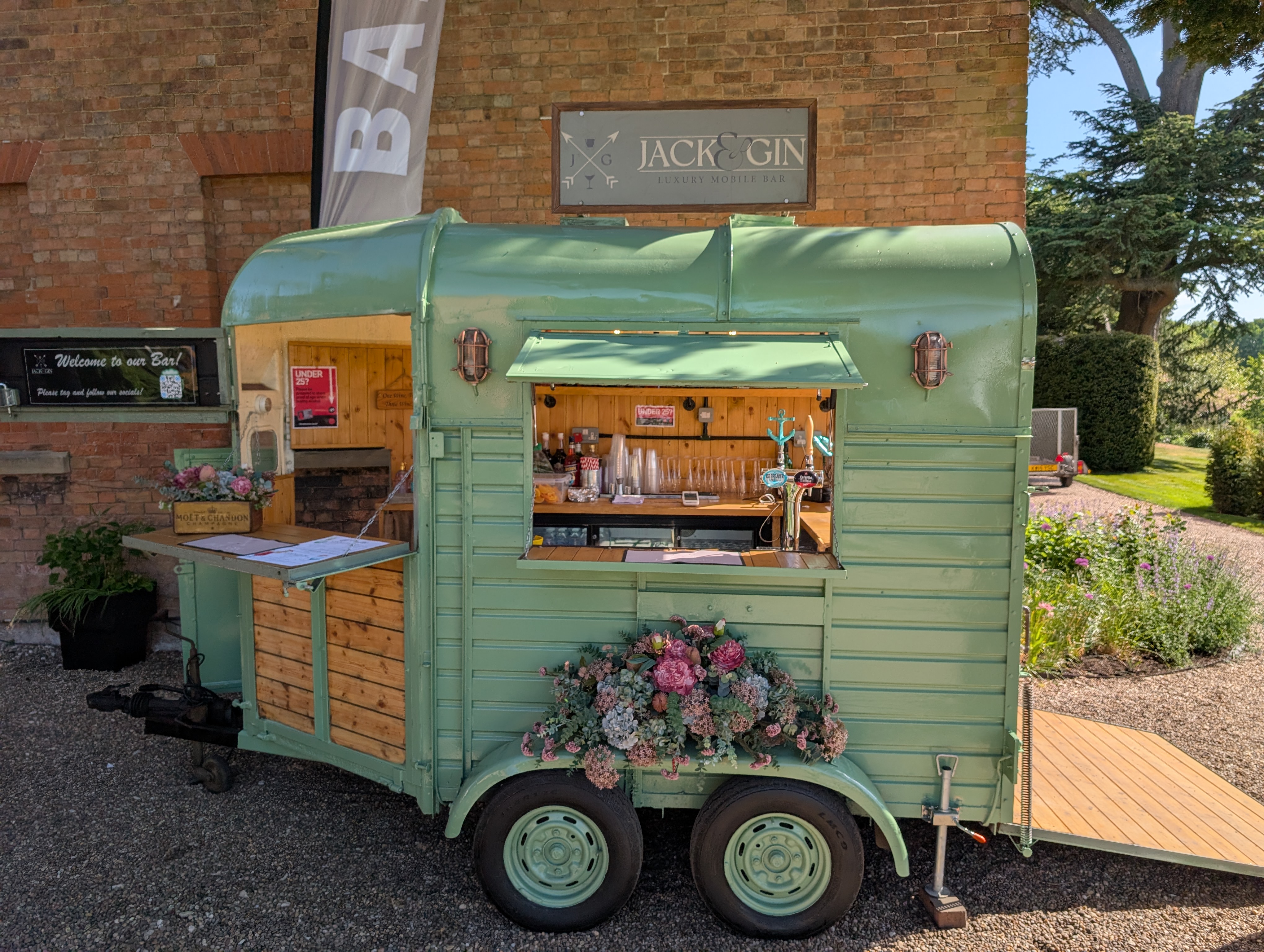 The Pop of Perfection Luxury Horsebox Bar