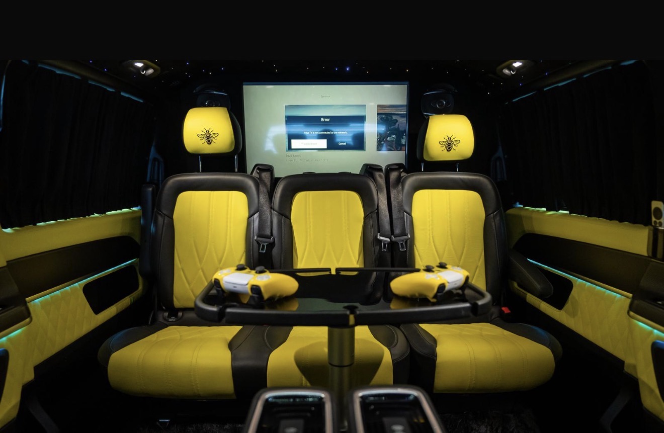 5 Seater Manchester Bee V-Class Landjet with Netflix, YouTube & PS5