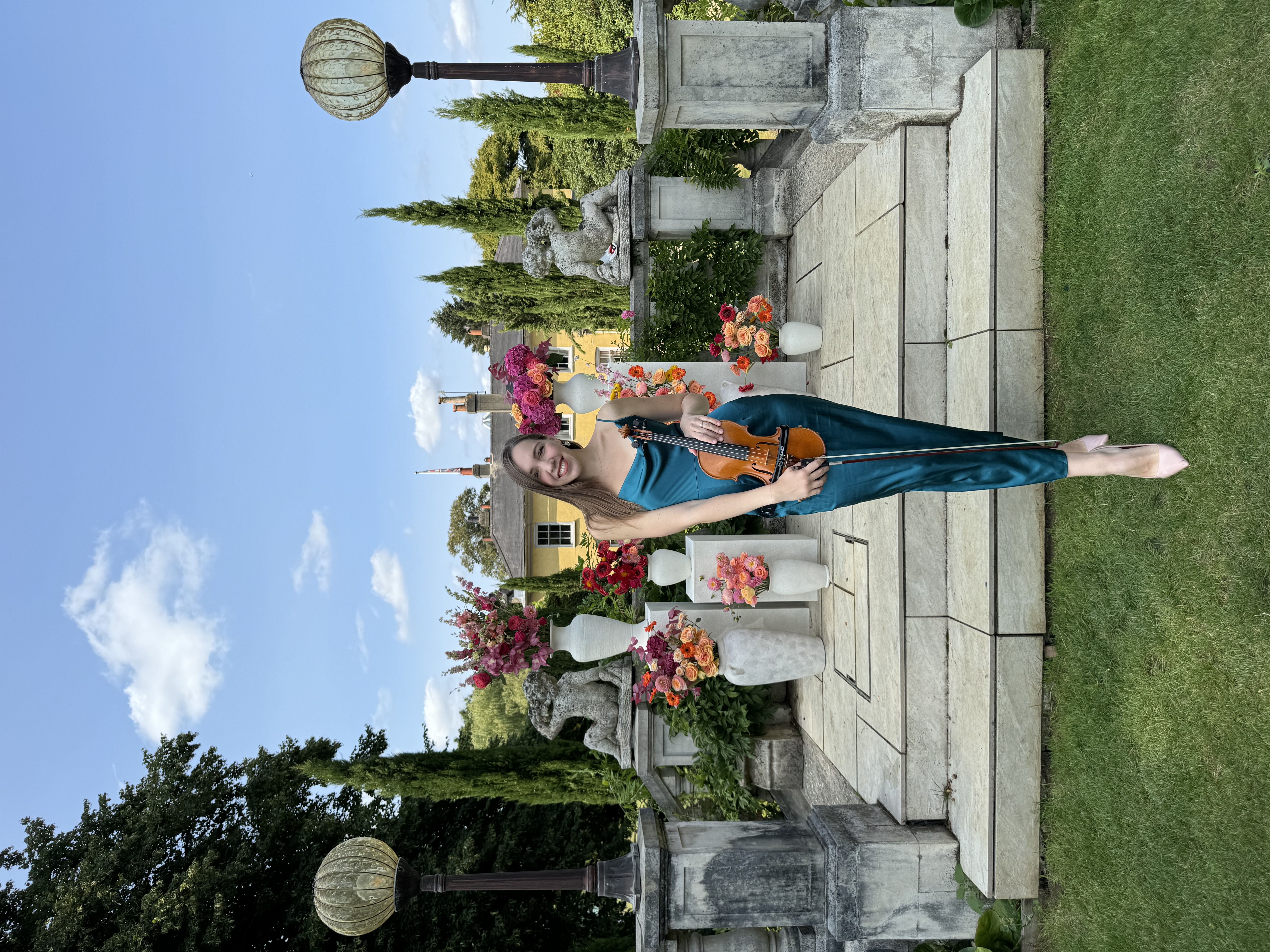 Acoustic & Electric Violinist Anna Petrie | Flawless Entertainment