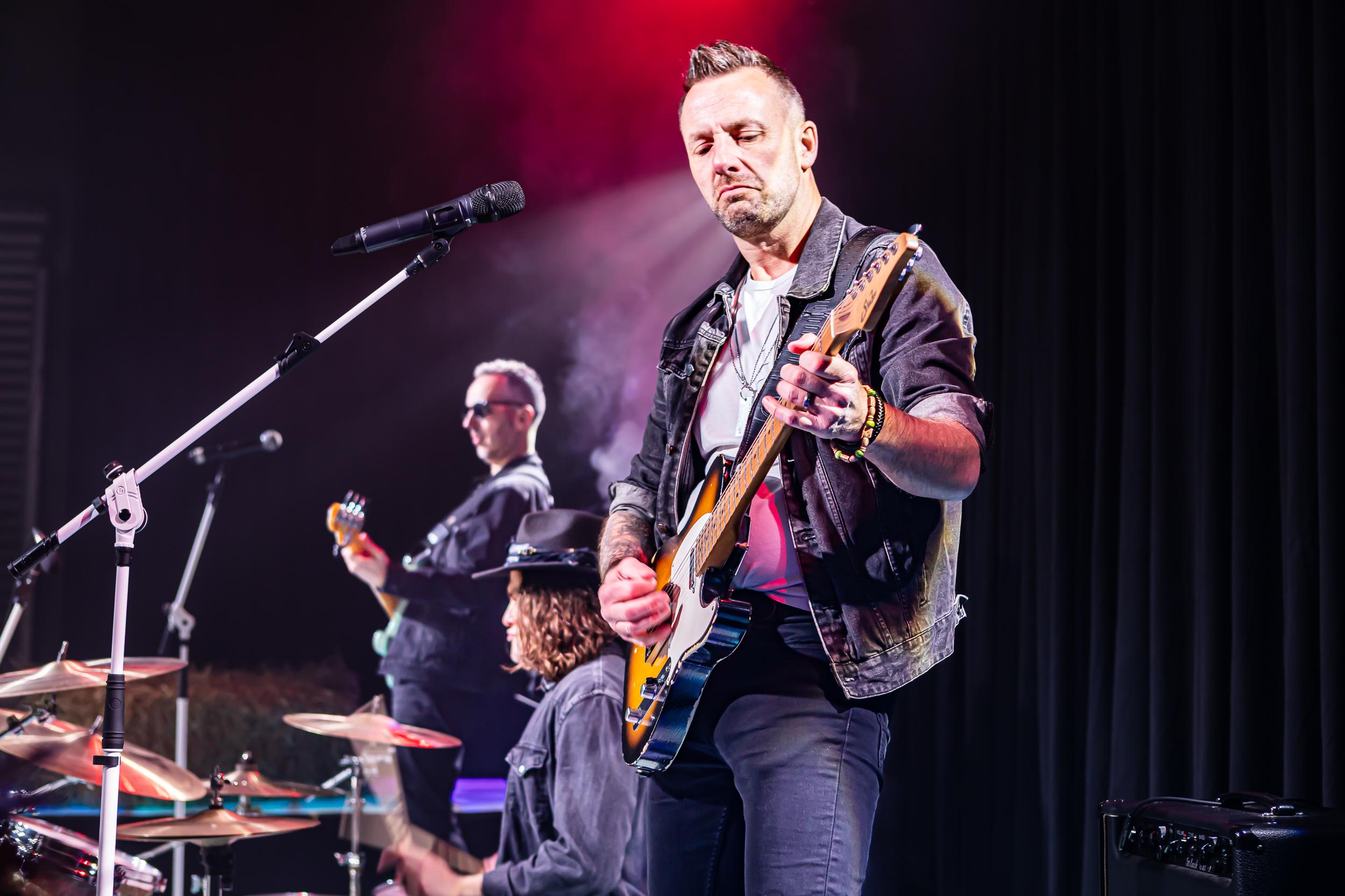 "The Country Band" Nashville Energy, Live & Loud