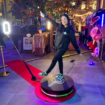 It's time to Shine 360 Photo Booth