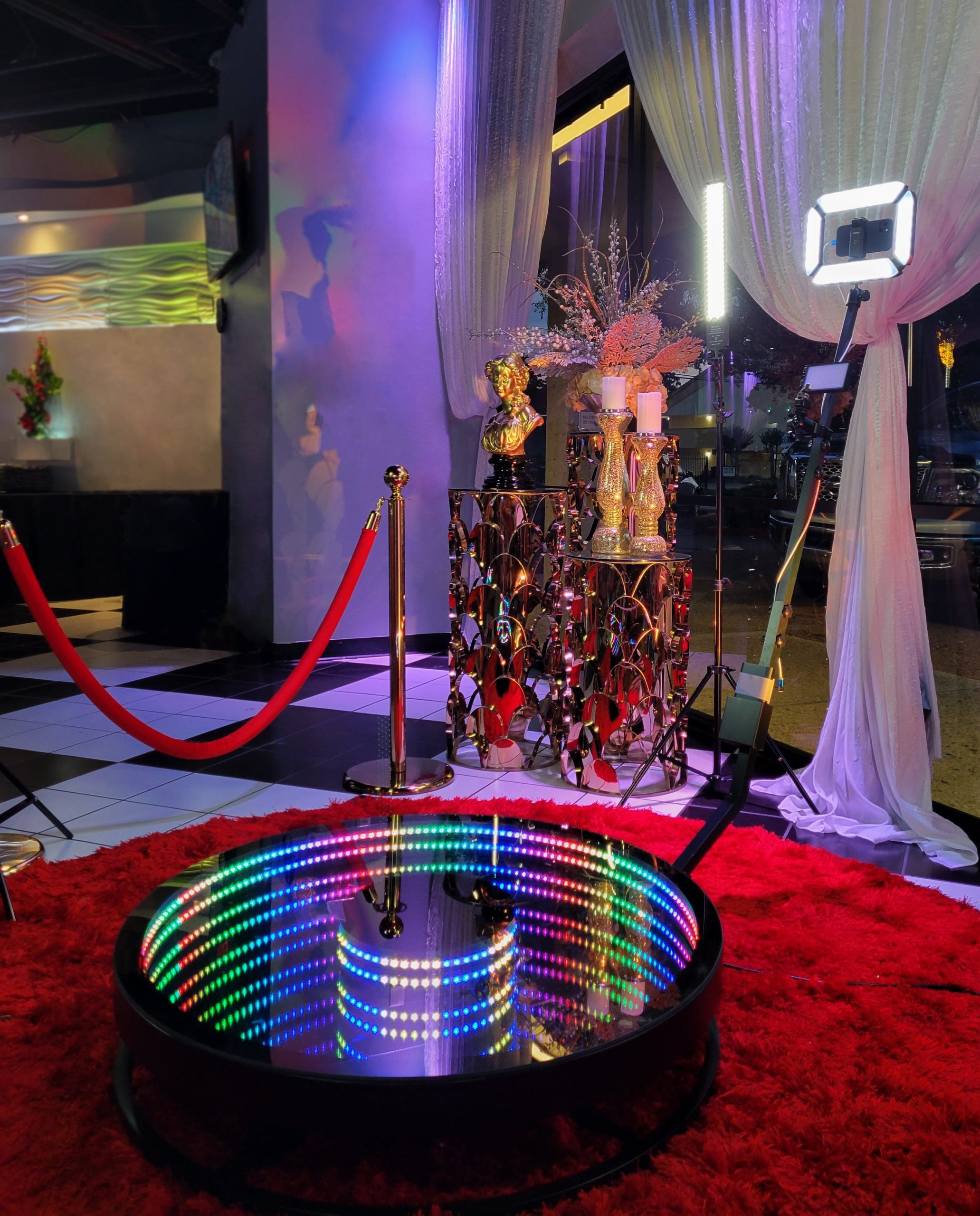 Captivate Your Guests With This Stunning 360 Photobooth