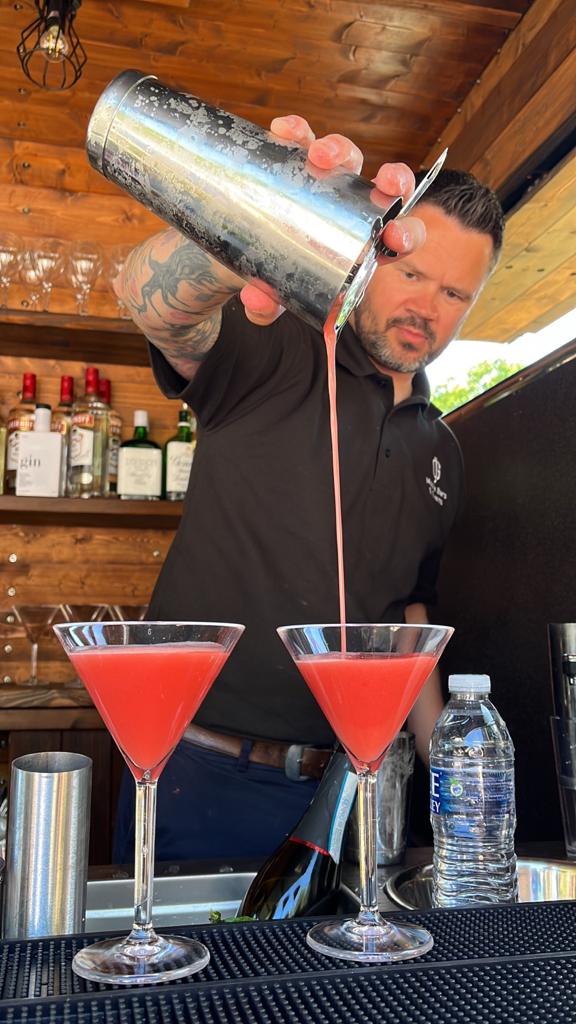 Experienced Bartenders with Great Personalities & Amazing Customer Service