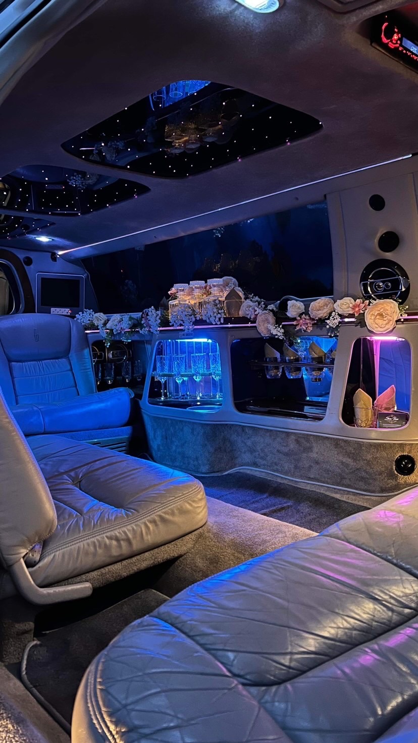 Silver Lincoln Town Car Classic Stretch