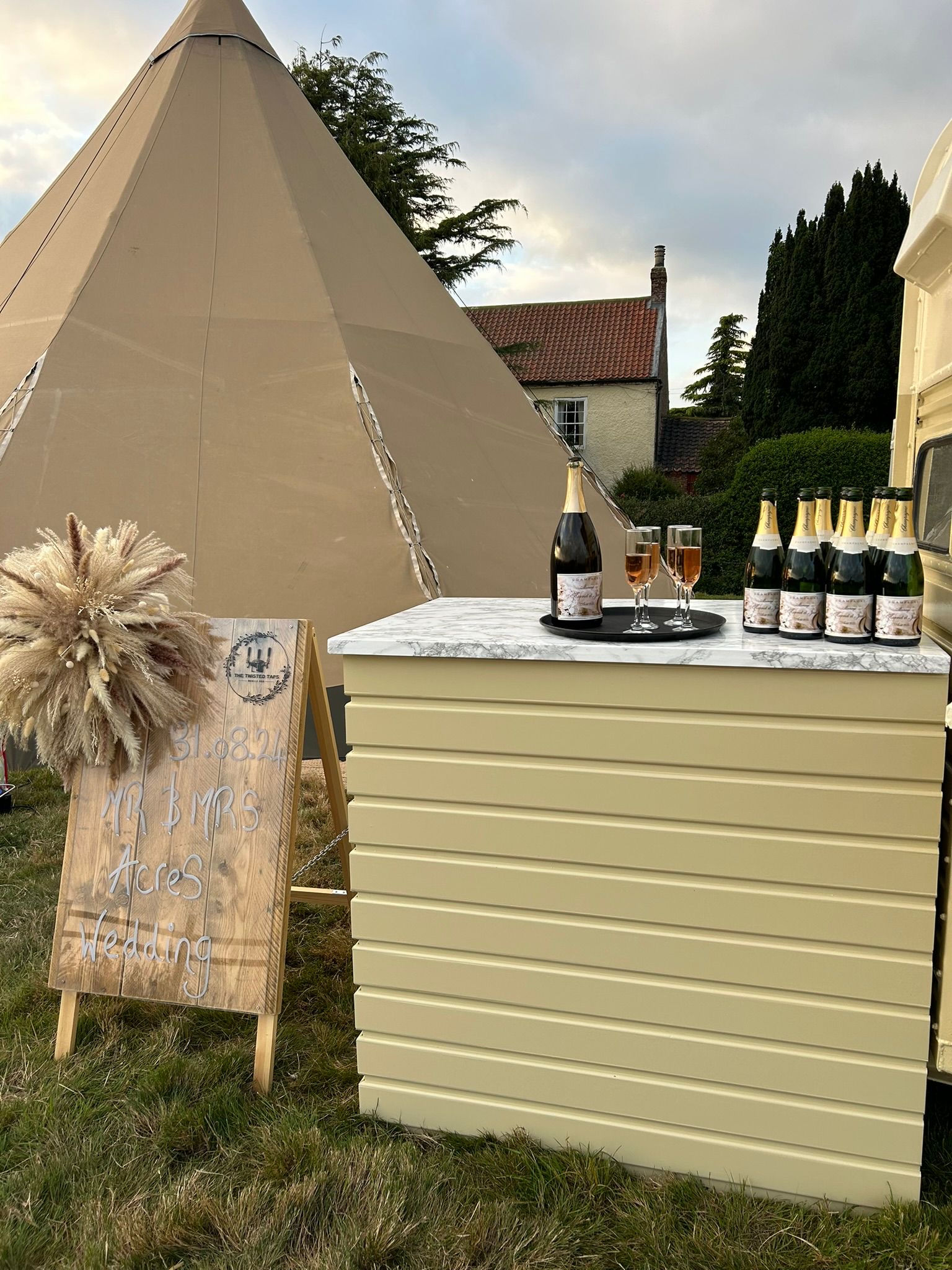 We Bring The Bar To You 🥂