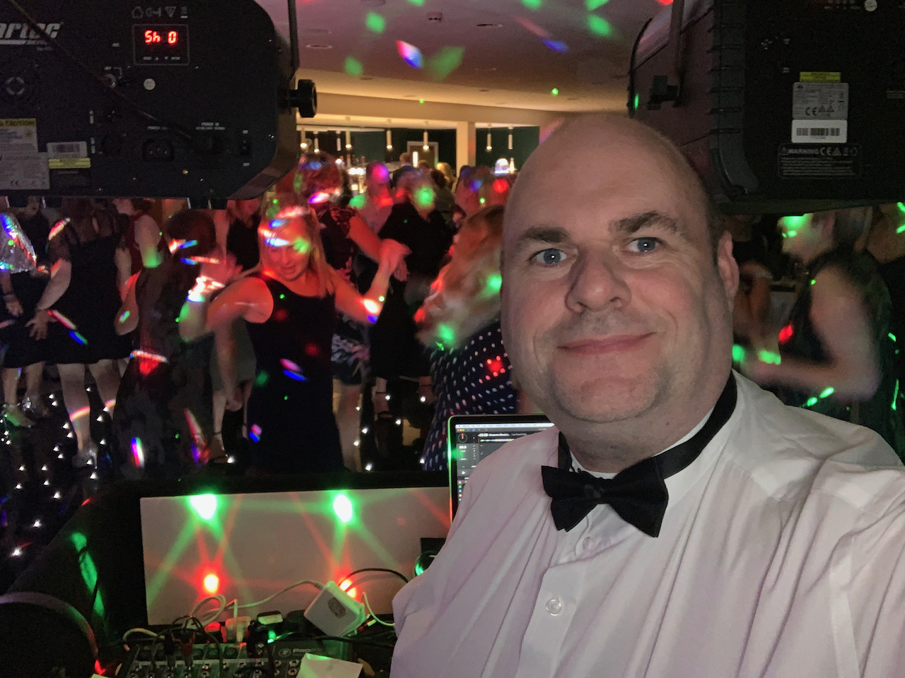DJ Nick Burrett - Master of the Party Atmosphere