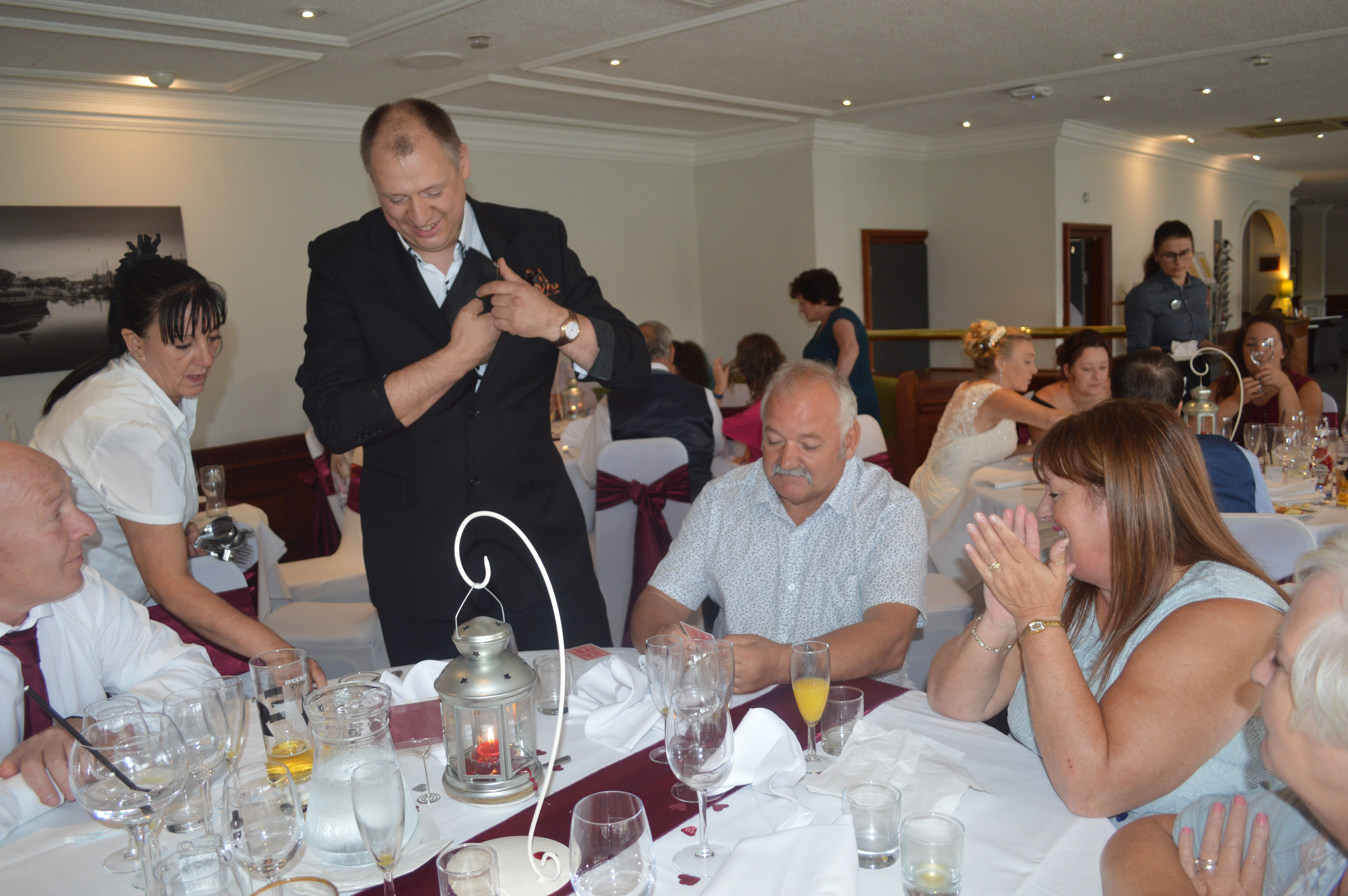 Table-to-Table Mind Reading Magic with Mark