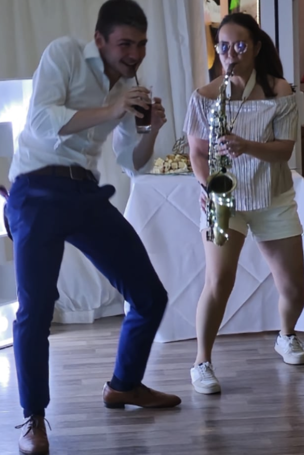 Solo Sax Player Liz Brings The Energy