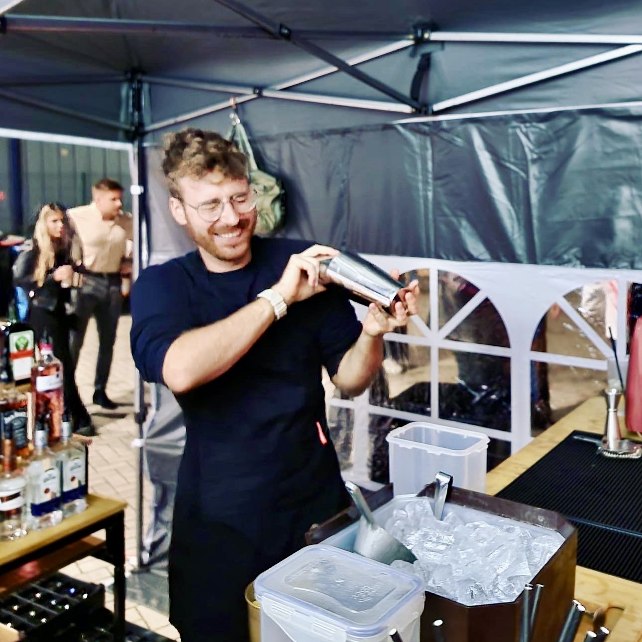 An All-Inclusive Professional Cocktail Service