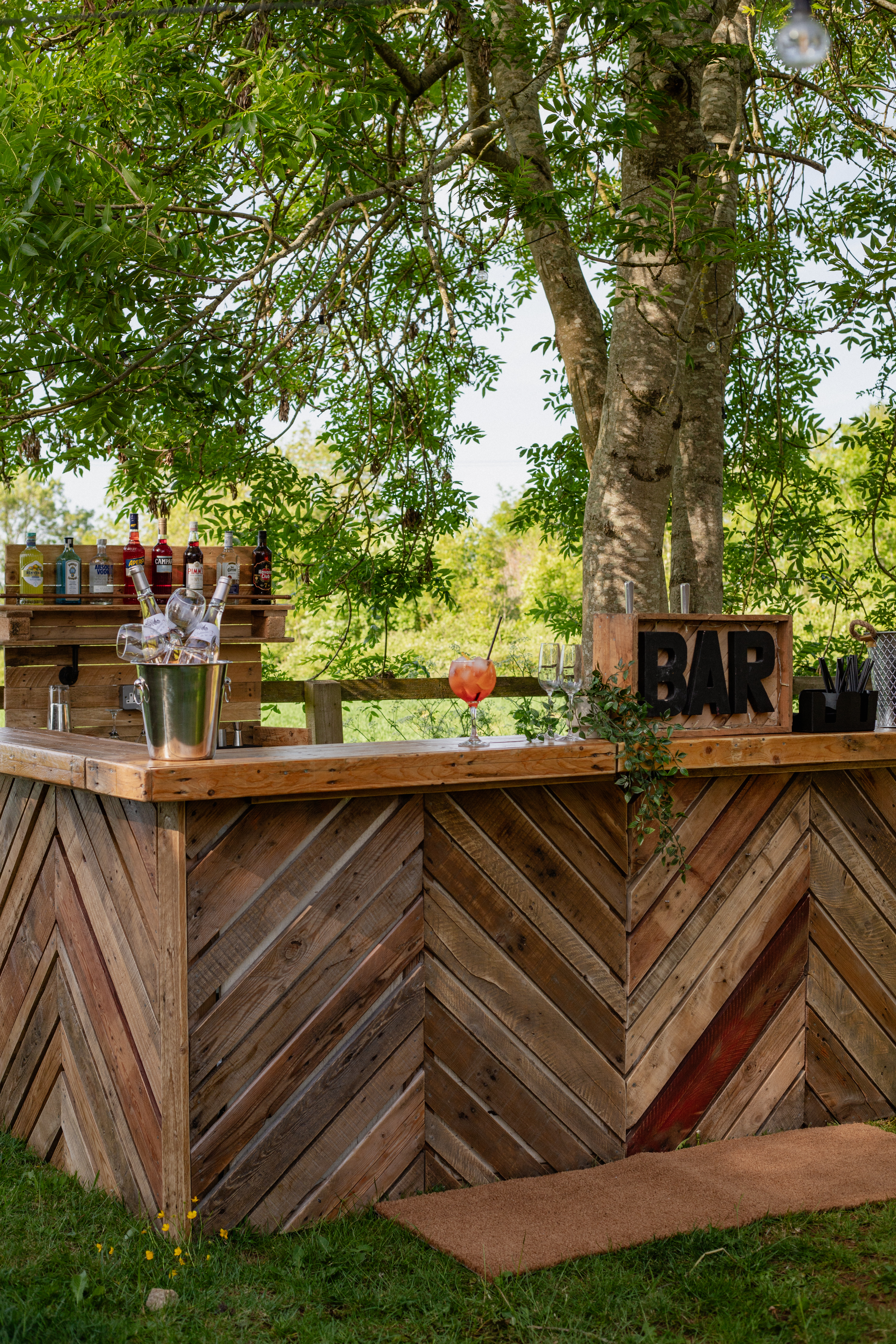 Rustic Pallet Cash Bar Experience
