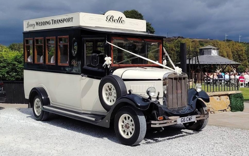 Vintage Style Asquith Mascot Wedding Car – Perfect for Timeless Photos