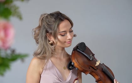 Enhance the ambience of your event Anna Edelweiss violinist 
