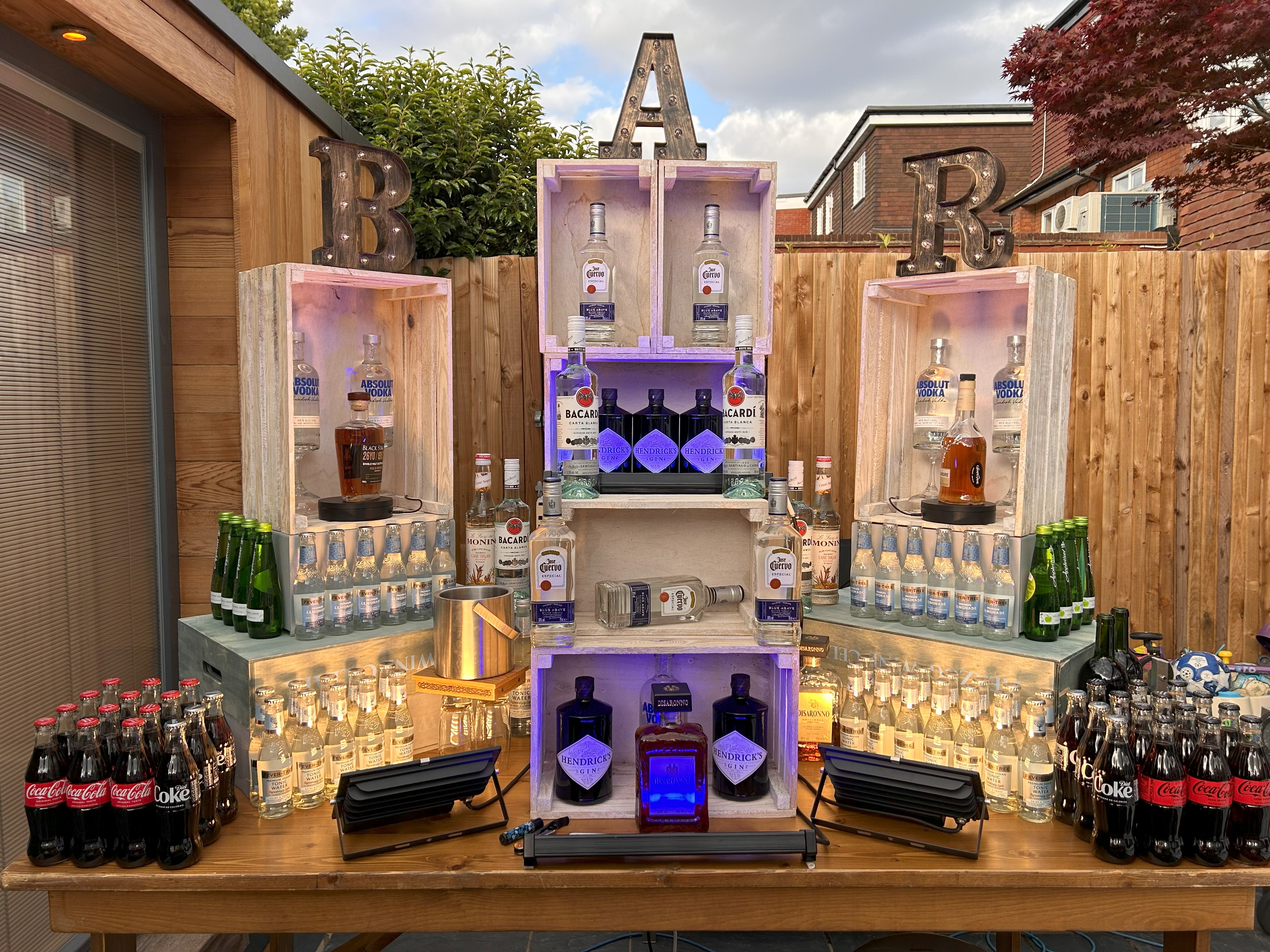 All-Inclusive Wooden Cocktail Bar🍹