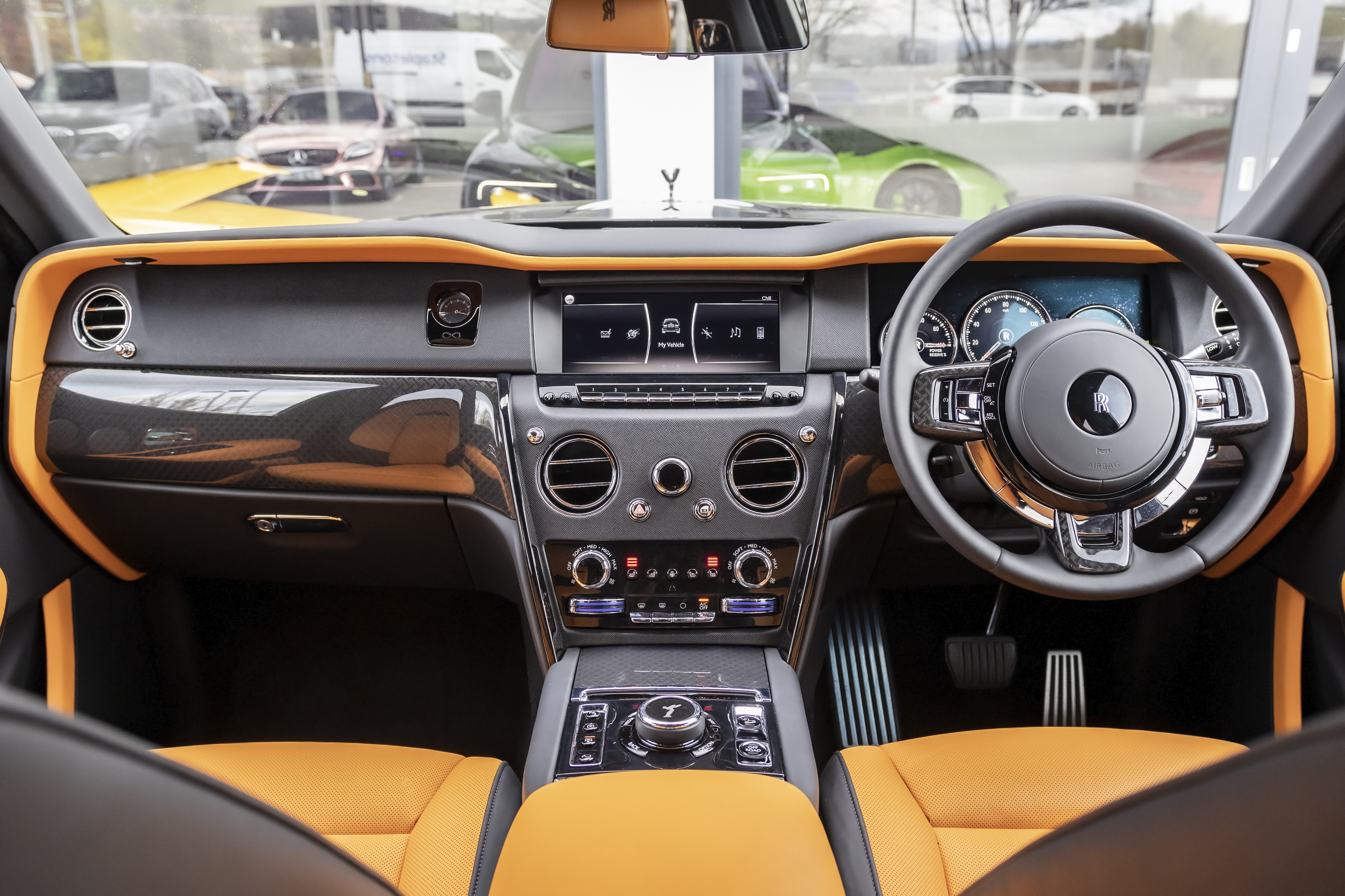 4x4 Luxury Black Rolls Royce Cullinan