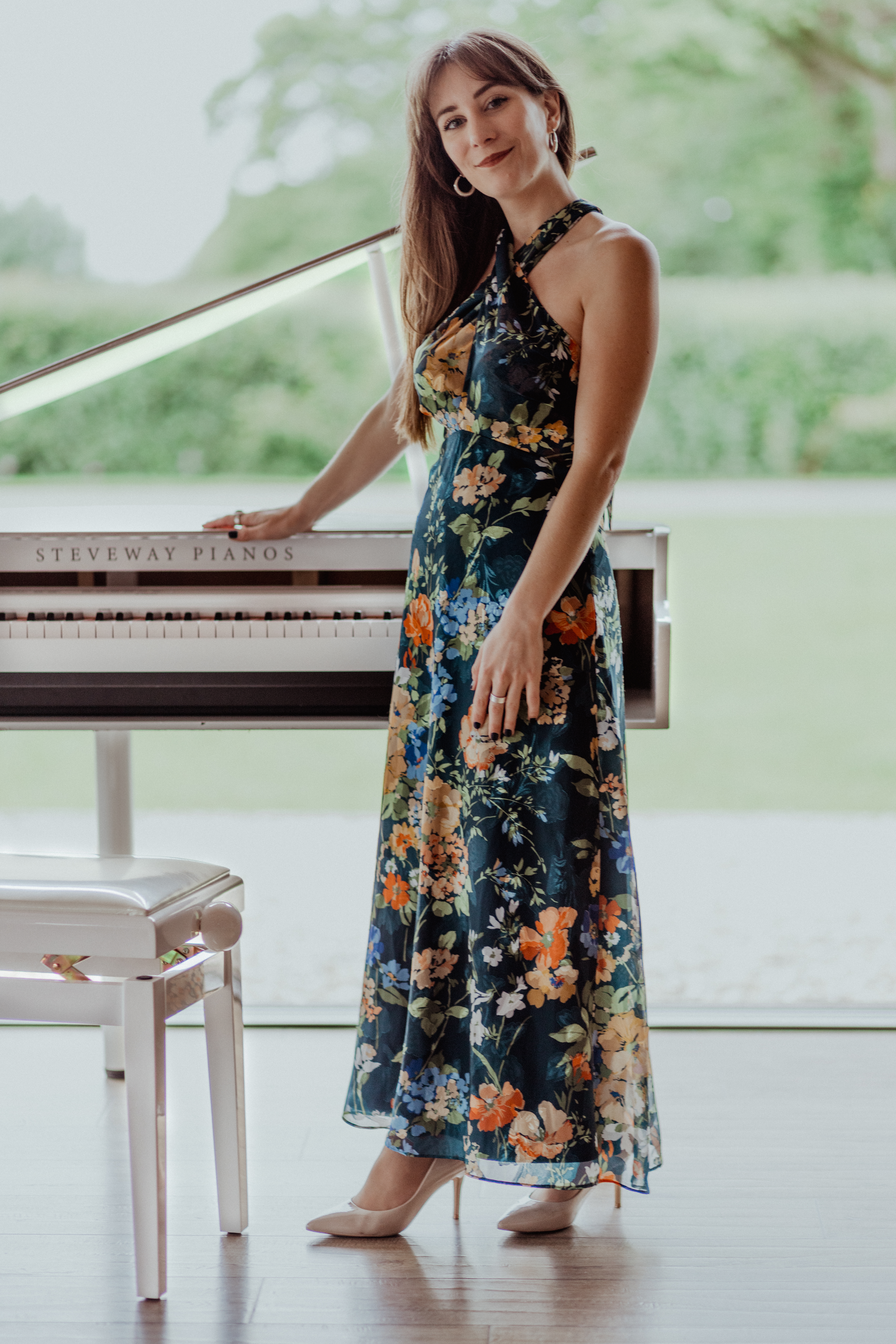 Elegant Live Piano Seamlessly Blending Classical & Contemporary