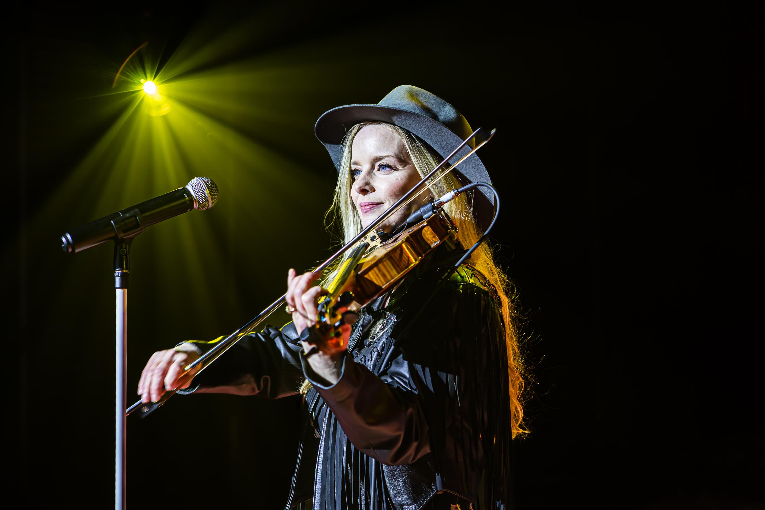 "The Country Band" Nashville Energy, Live & Loud