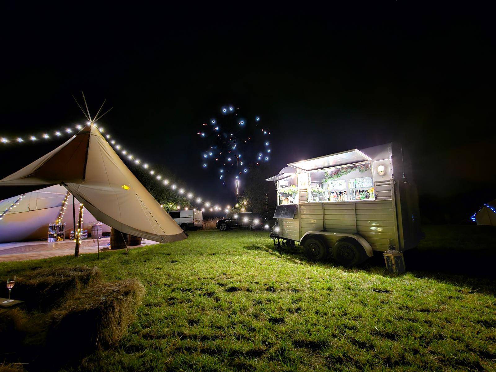 Fully Stocked & Classic Horsebox Cash Bar