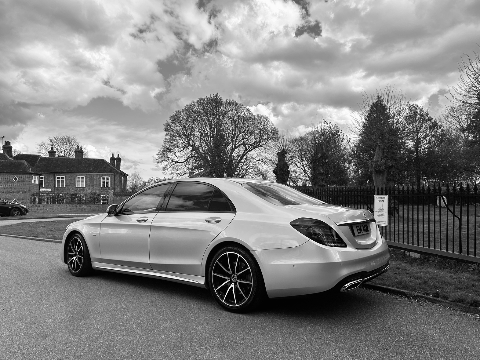 Luxury Chauffeur Driven Mercedes-Benz S350L Amg