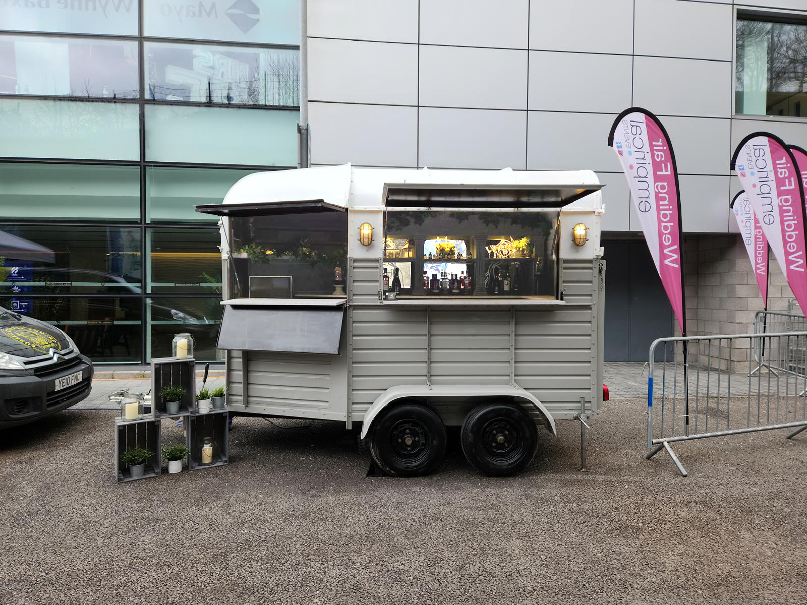 Fully Stocked & Classic Horsebox Cash Bar