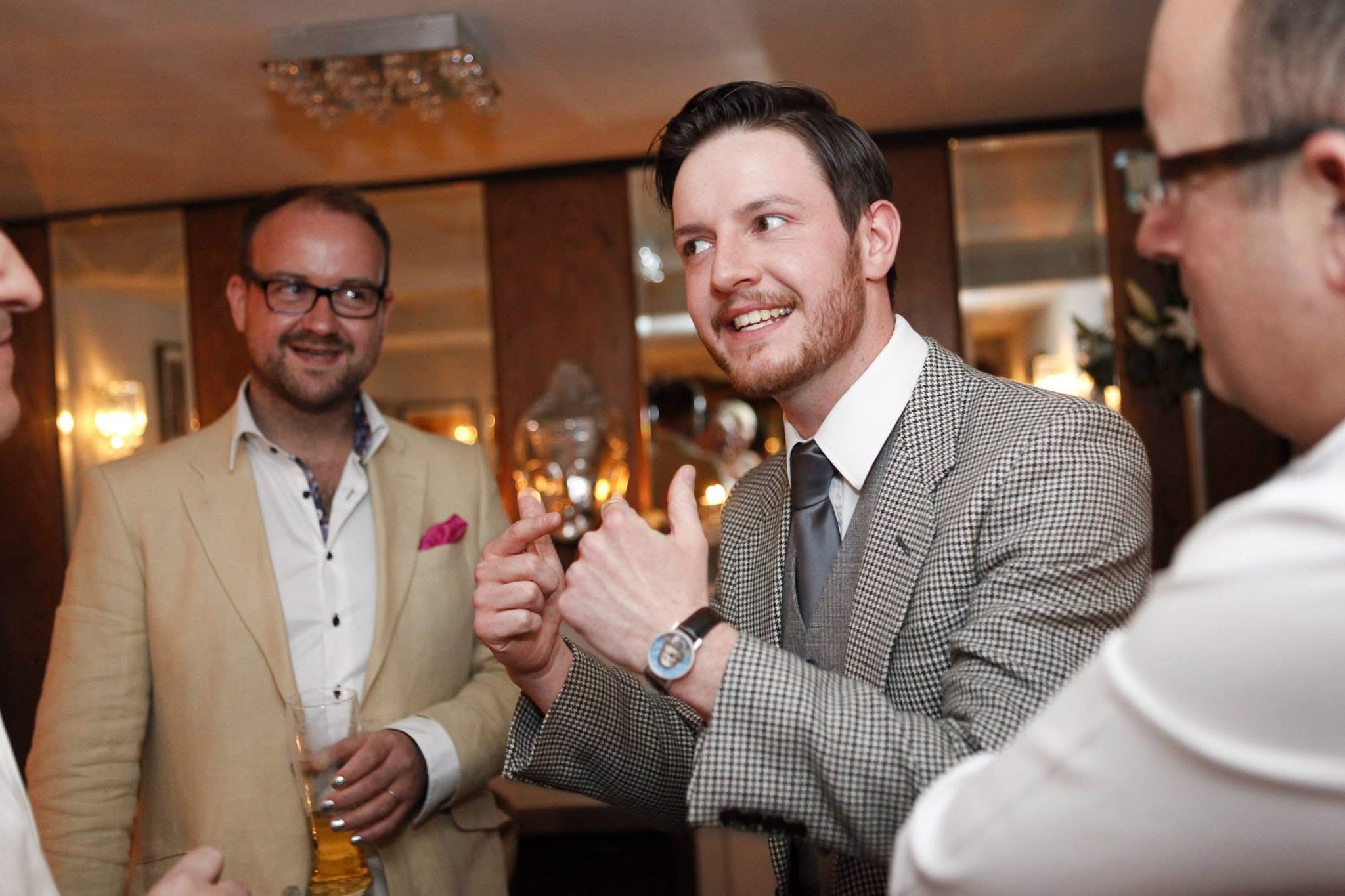 Walkaround Mind Reader - Classy, Clever & Charismatic