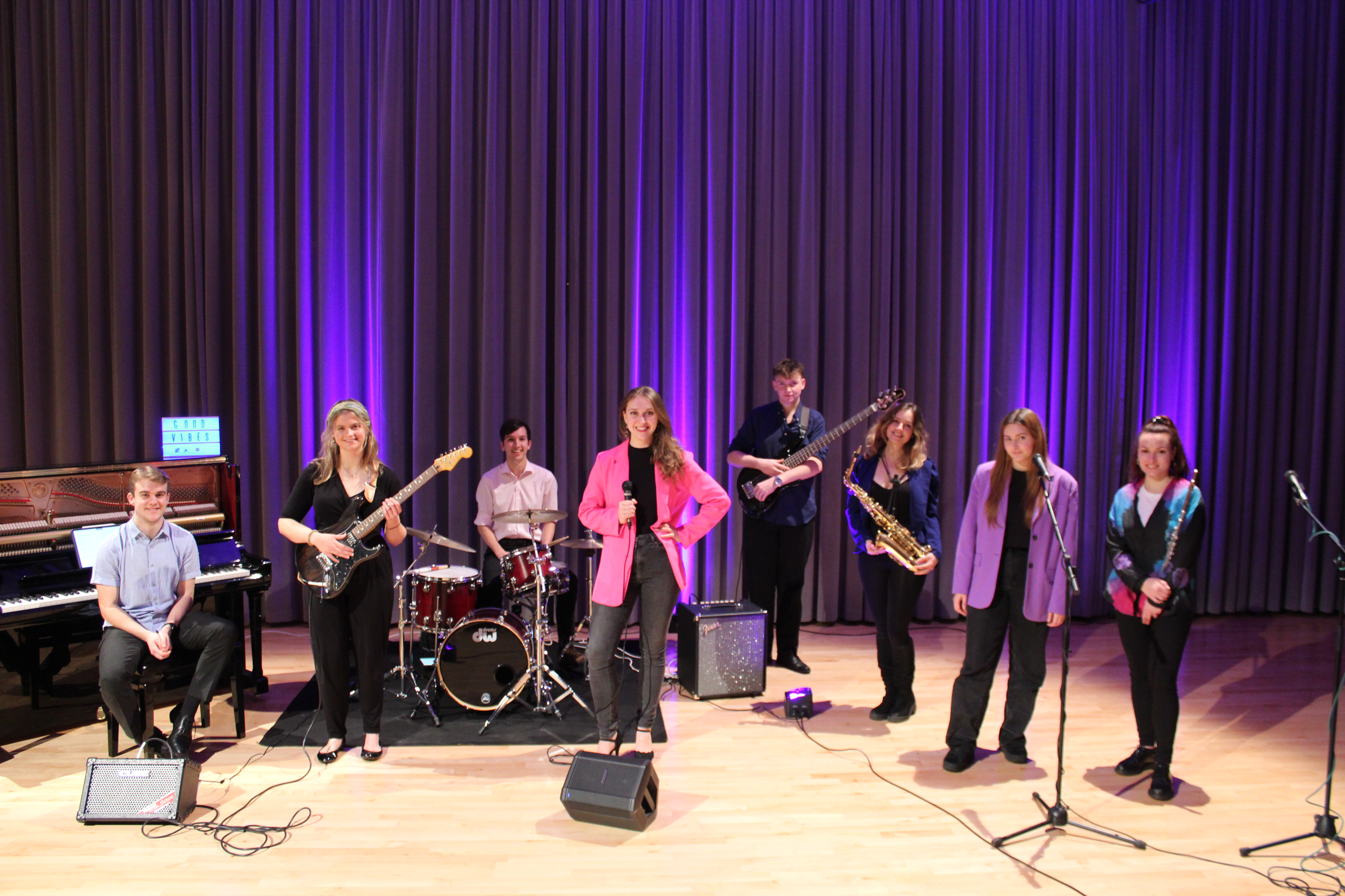 8-Piece Band 'Good Vibes' Bring The Party